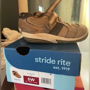Stride Rite Toddler size 5W Soft Motion tan shoes